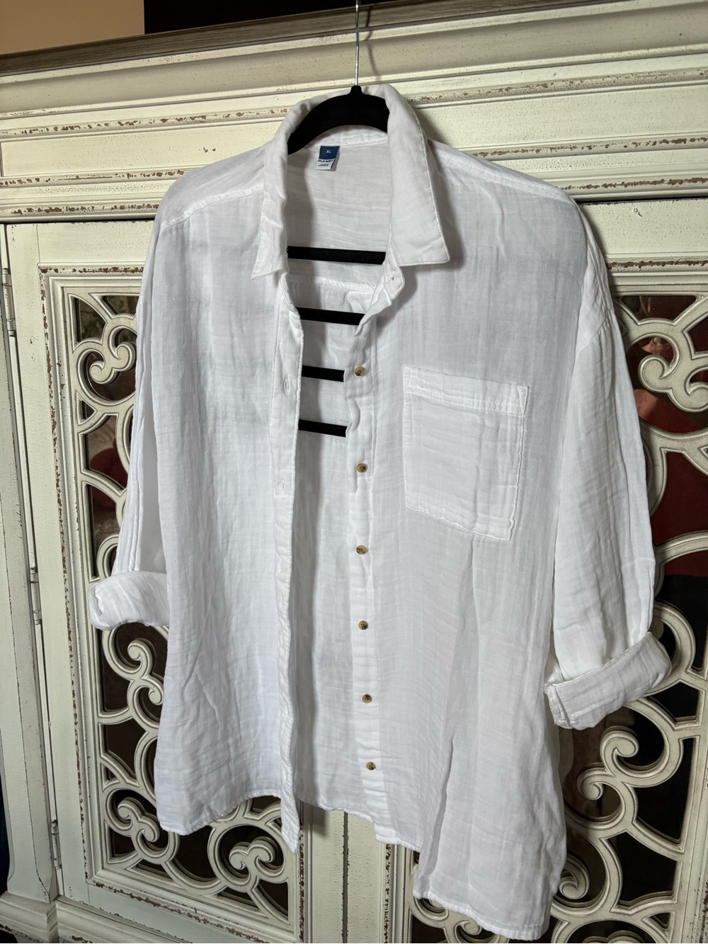 Lightweight White Linen-Blend Women’s Button-Up Shirt